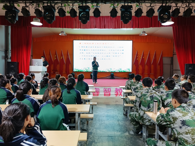 封閉式軍事化學校,軍事訓練學校