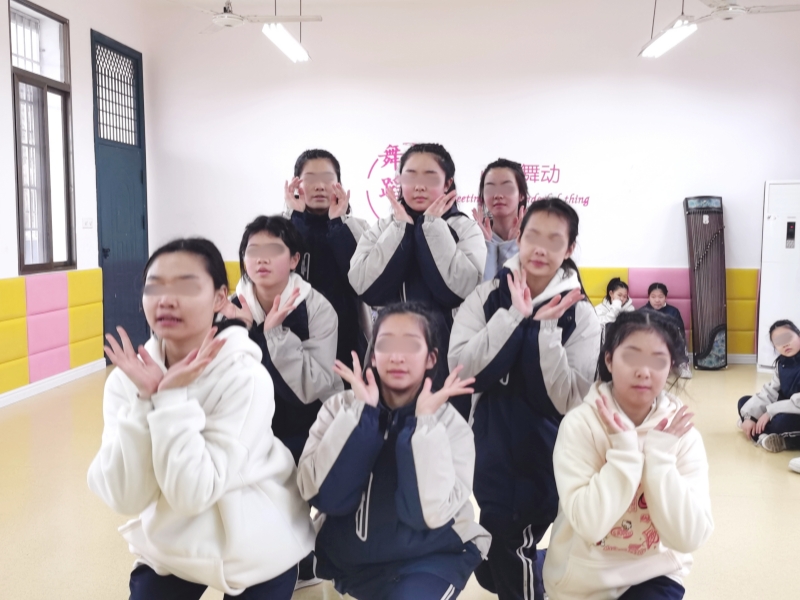 新起點教育專門學校舉行2024年慶元旦匯演活動彩排
