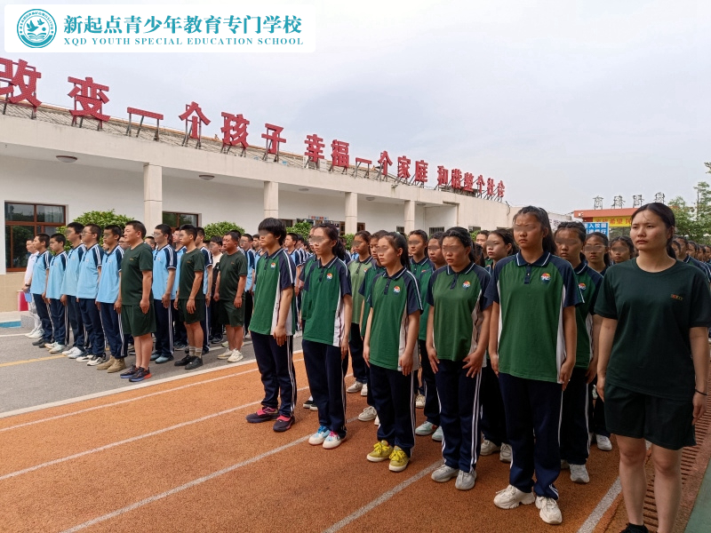 新起點(diǎn)教育專門學(xué)校組織全體師生5.12默哀儀式